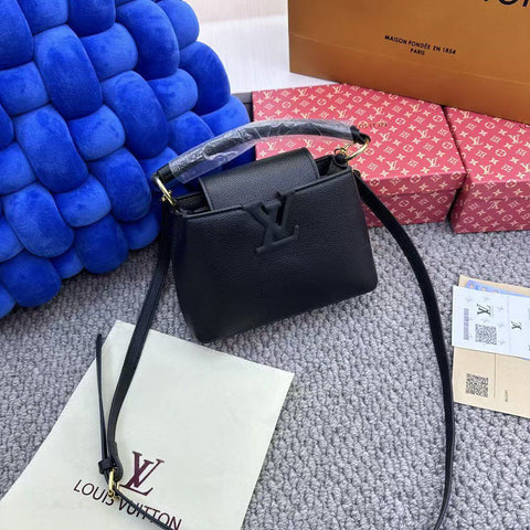 𝐋𝐕 Capucines Mini Leather Bag